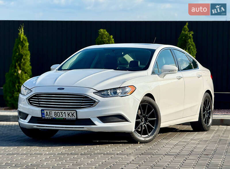Седан Ford Fusion 2016 в 