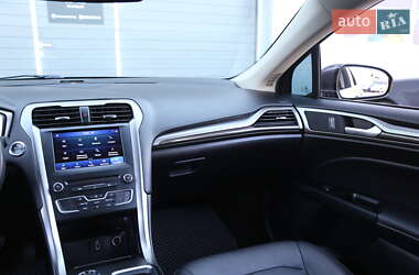 Седан Ford Fusion 2016 в 