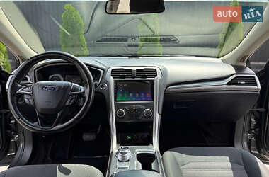 Седан Ford Fusion 2016 в 