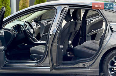 Седан Ford Fusion 2016 в 