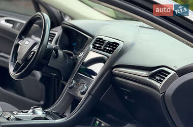 Седан Ford Fusion 2016 в 