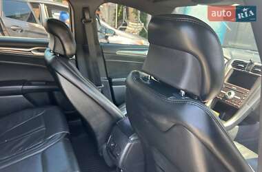 Седан Ford Fusion 2019 в 