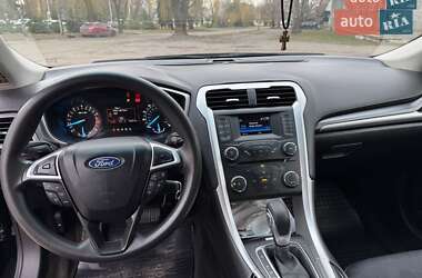 Седан Ford Fusion 2016 в 