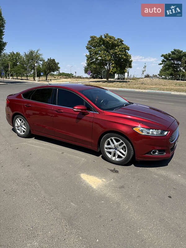 Седан Ford Fusion 2015 в Южном