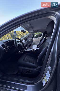Седан Ford Fusion 2013 в 