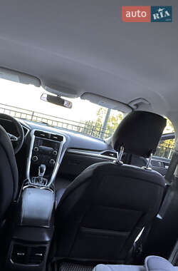 Седан Ford Fusion 2013 в 