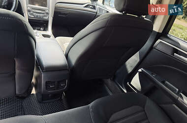 Седан Ford Fusion 2017 в 