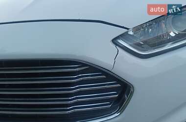 Седан Ford Fusion 2015 в 