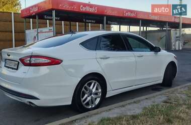 Седан Ford Fusion 2015 в 
