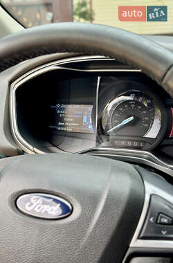 Седан Ford Fusion 2015 в 