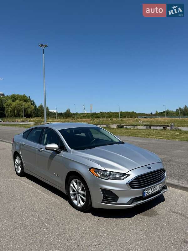 Седан Ford Fusion 2019 в Львове