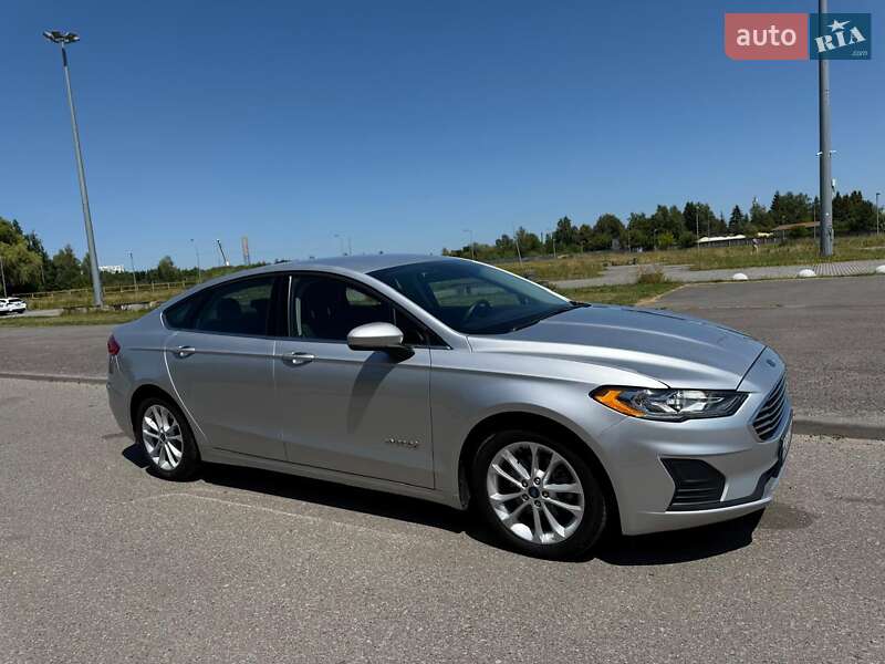 Седан Ford Fusion 2019 в Львове