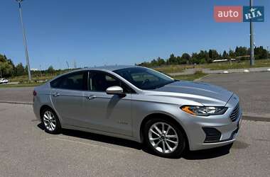 Седан Ford Fusion 2019 в 