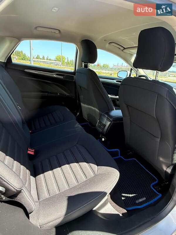 Седан Ford Fusion 2019 в Львове
