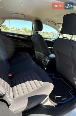 Седан Ford Fusion 2019 в 