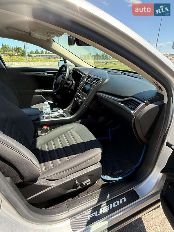 Седан Ford Fusion 2019 в Львове