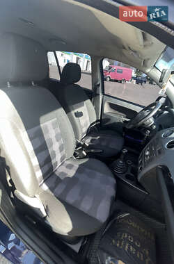 Хэтчбек Ford Fusion 2010 в 