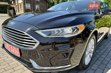 Седан Ford Fusion 2019 в 
