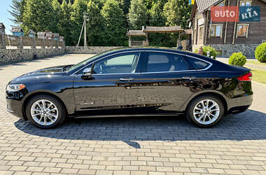 Седан Ford Fusion 2019 в 