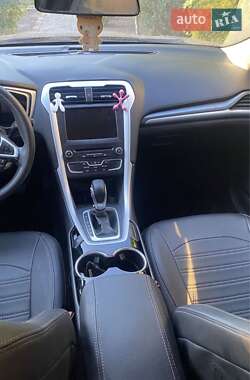 Седан Ford Fusion 2016 в 