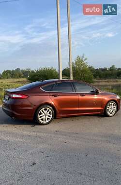Седан Ford Fusion 2016 в 