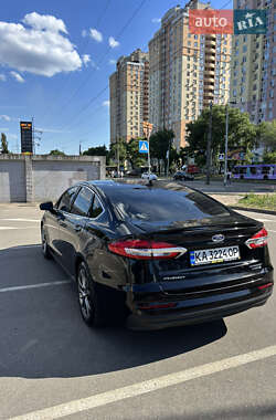Седан Ford Fusion 2019 в 