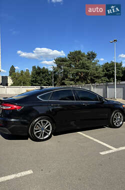 Седан Ford Fusion 2019 в 
