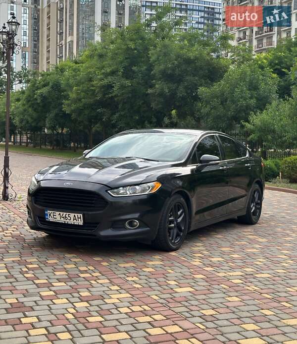 Седан Ford Fusion 2013 в 