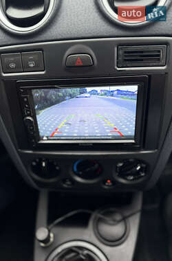 Хэтчбек Ford Fusion 2006 в 
