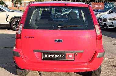 Хэтчбек Ford Fusion 2011 в 