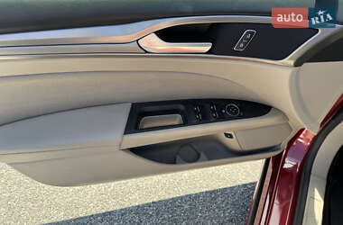 Седан Ford Fusion 2018 в 
