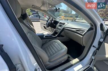 Седан Ford Fusion 2016 в 