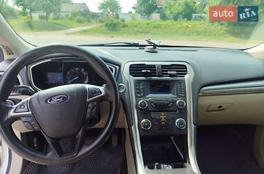 Седан Ford Fusion 2016 в 