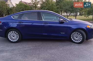 Седан Ford Fusion 2013 в 