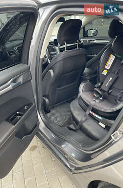 Седан Ford Fusion 2012 в 