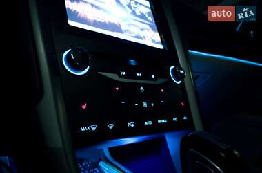 Седан Ford Fusion 2013 в 
