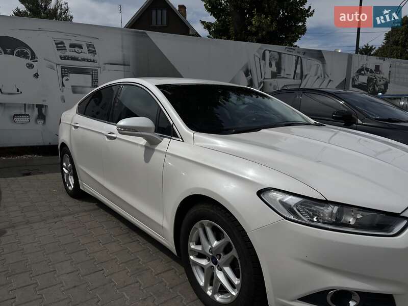 Седан Ford Fusion 2013 в Чернівцях
