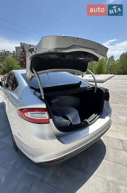 Седан Ford Fusion 2016 в 