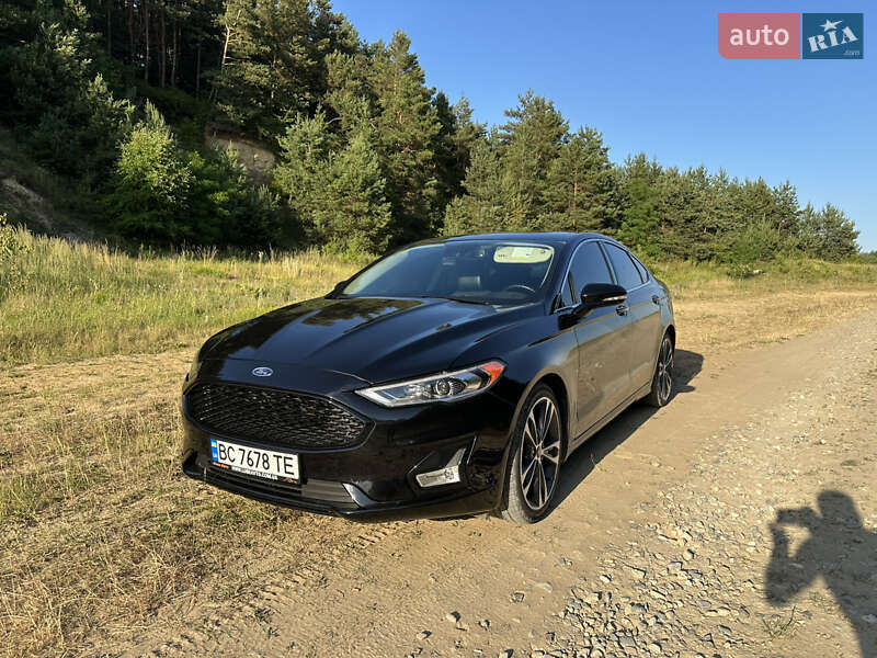 Седан Ford Fusion 2019 в Львові