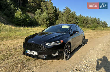 Седан Ford Fusion 2019 в 