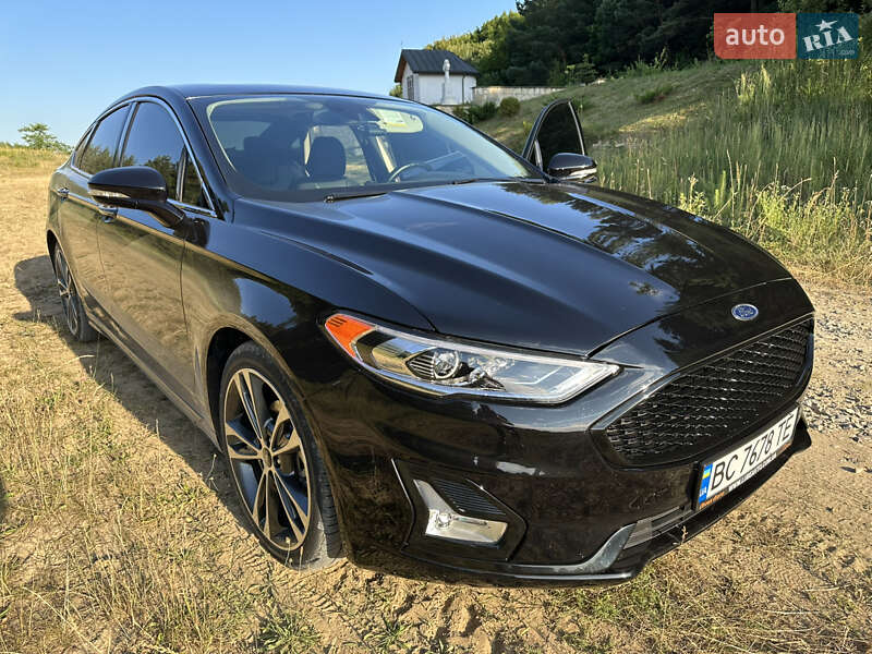 Седан Ford Fusion 2019 в Львові