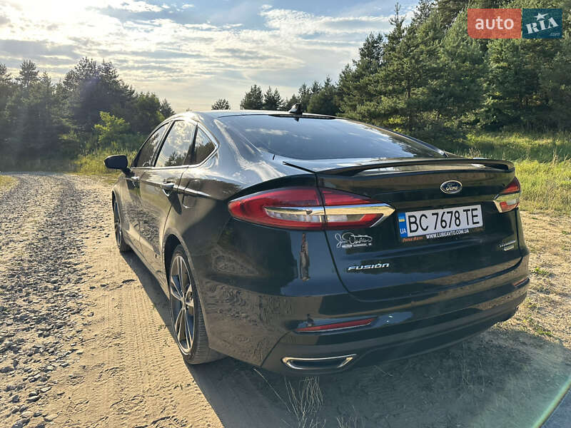 Седан Ford Fusion 2019 в Львові
