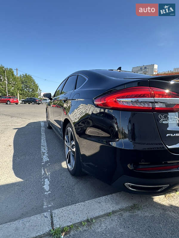 Седан Ford Fusion 2019 в Львові