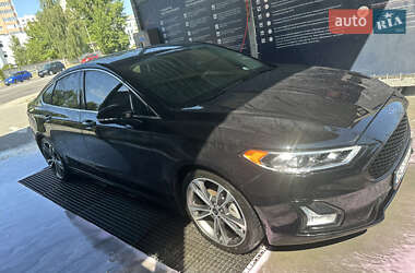 Седан Ford Fusion 2019 в 