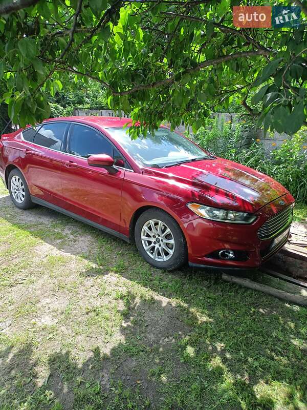 Седан Ford Fusion 2016 в 