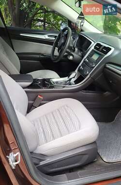 Седан Ford Fusion 2016 в 