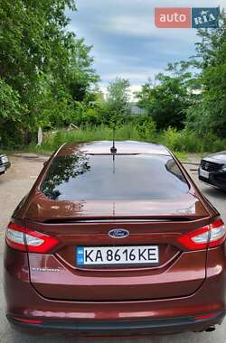 Седан Ford Fusion 2016 в 