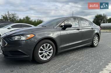 Седан Ford Fusion 2016 в 