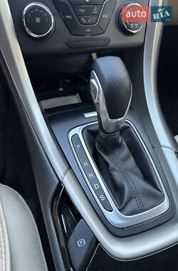 Седан Ford Fusion 2015 в 