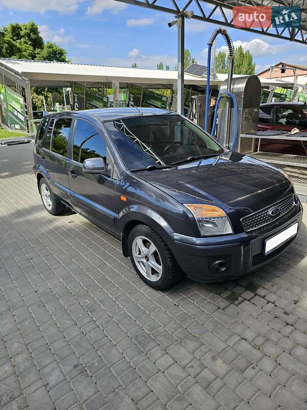 Хэтчбек Ford Fusion 2010 в 